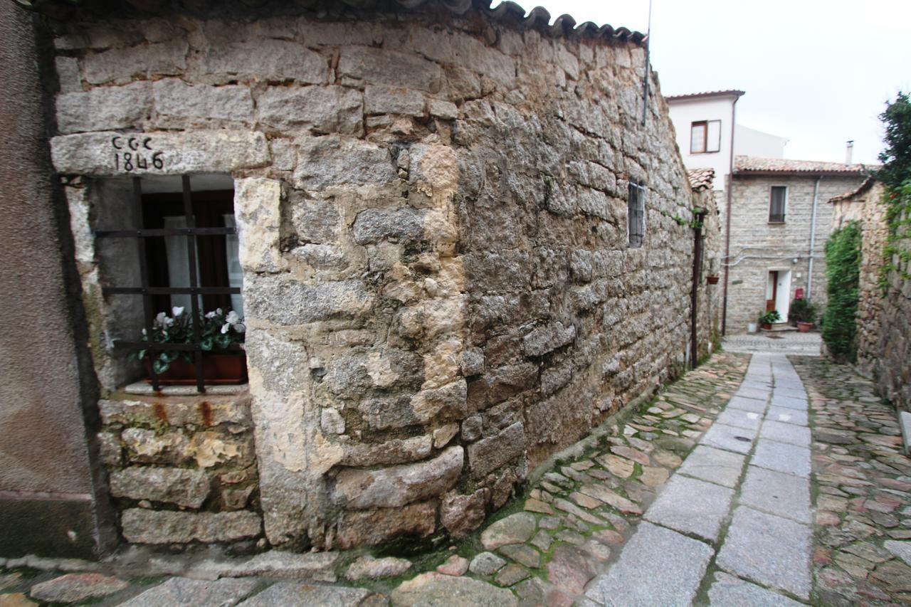 La Casa Del Rosario Aggius Exterior photo